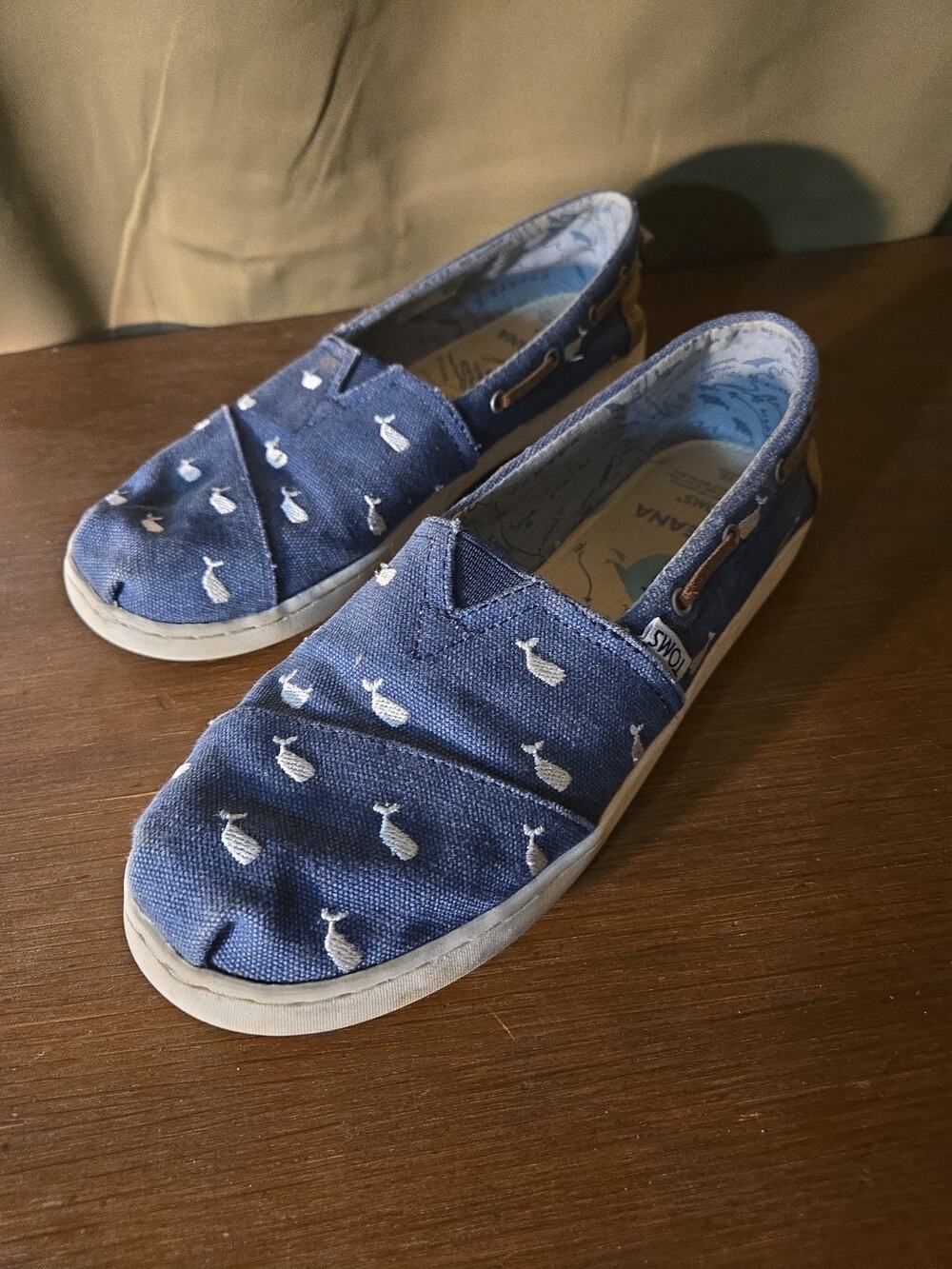 TOMS Classic Canvas Slip-On Navy Whale Embroidery Size Y6 Boat / Beach
